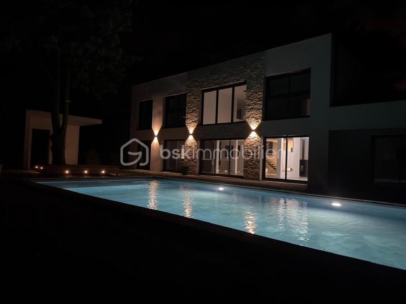 Maison - 293 m² - 8 pièces