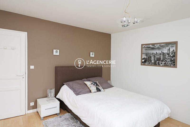 Maison - 260 m² - 10 pièces