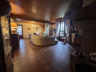 Maison - 213 m² - 7 pièces
