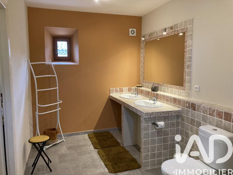 Maison - 896 m² - 27 pièces