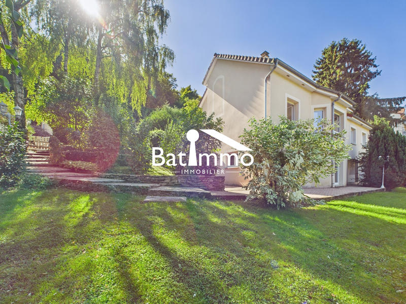 Maison - 211 m² - 7 pièces