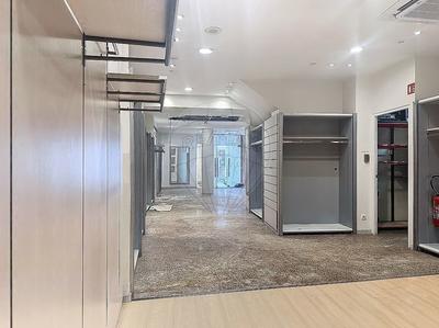 Local commercial - 136 m² - 2 pièces