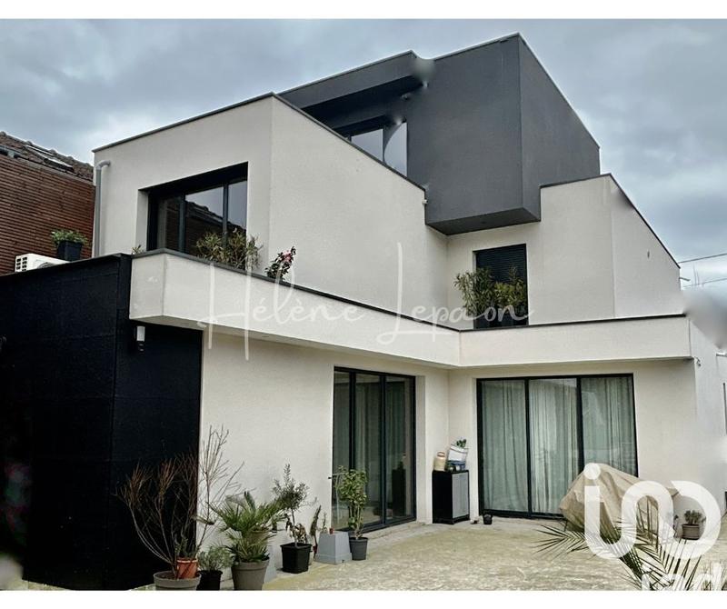 Maison de maîtres - 234 m² - 8 pièces