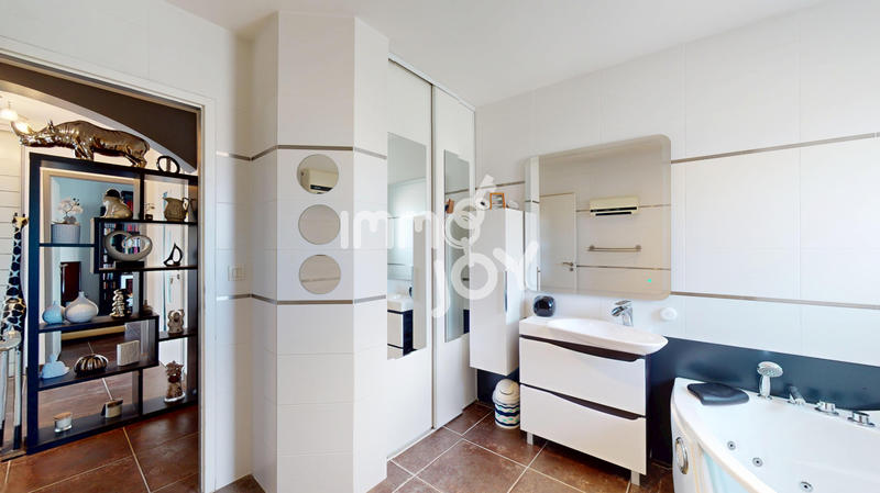 Maison - 172 m² - 7 pièces