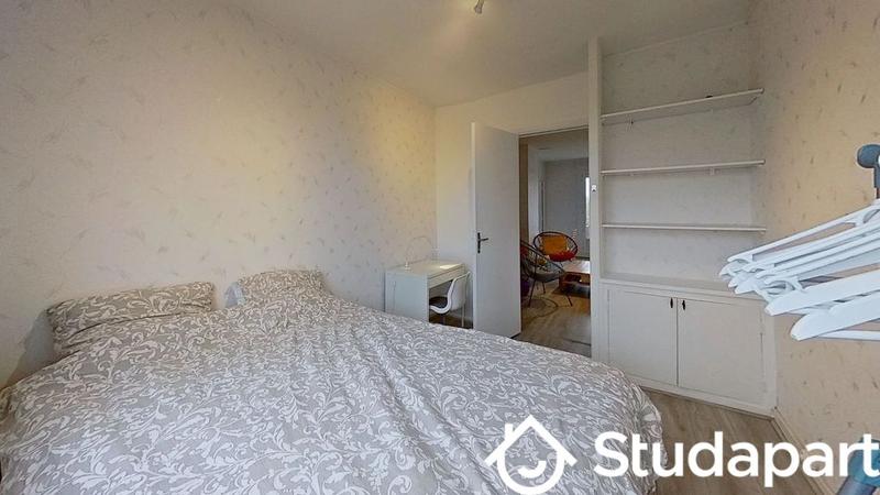 Chambre - 77 m² - 1 pièce