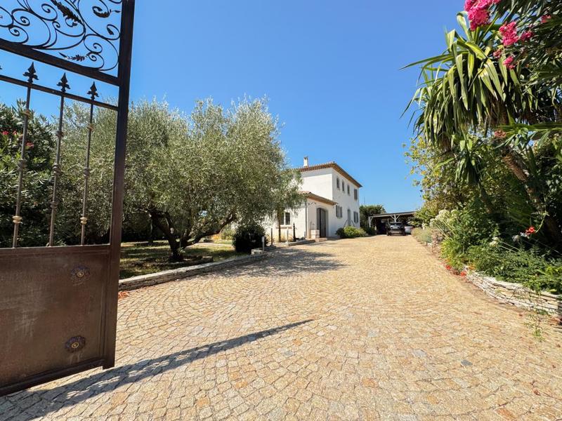 Maison - 180 m² - 6 pièces