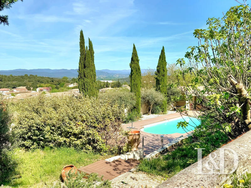 Mas - 233 m² - 8 pièces