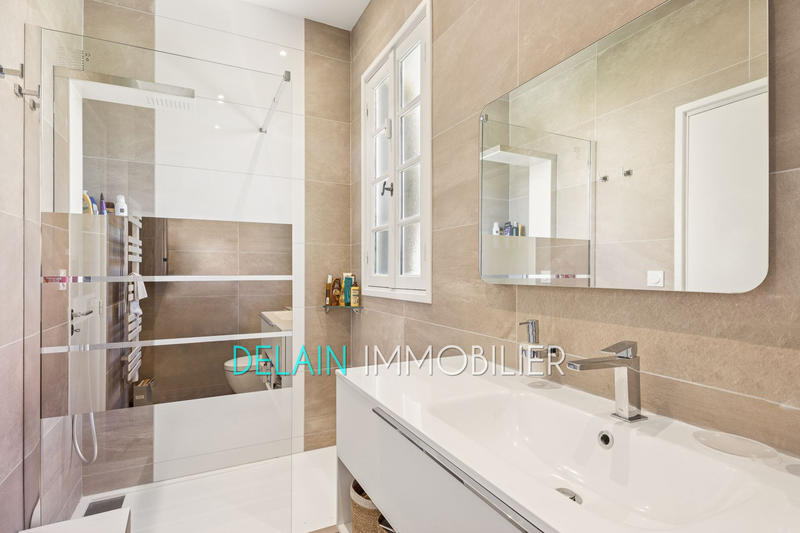 Maison - 220 m² - 5 pièces