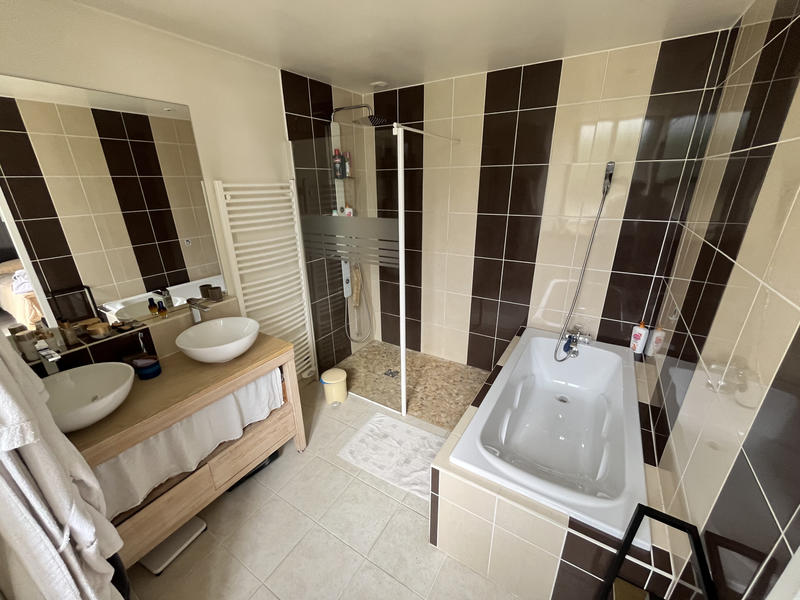 Maison - 208 m² - 8 pièces