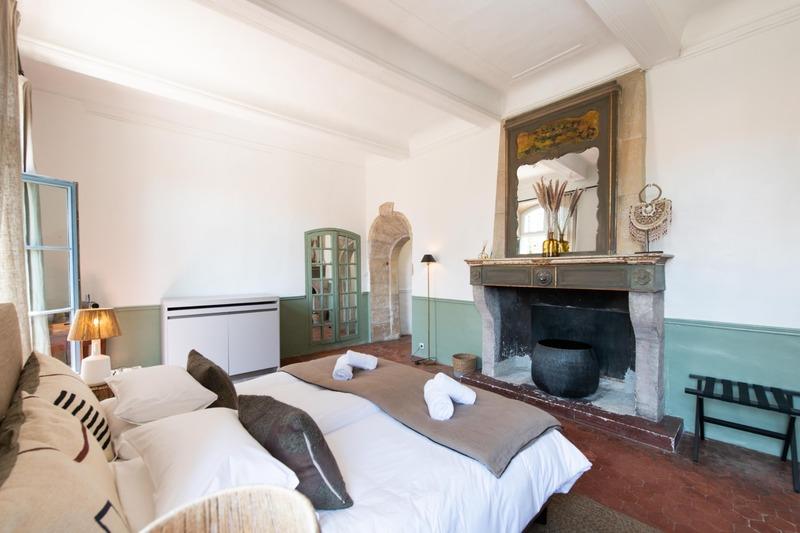 Maison - 440 m² - 12 pièces