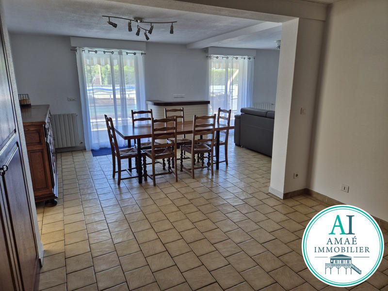 Maison - 241 m² - 11 pièces