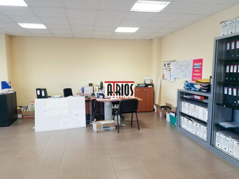 Entrepôt - 1 400 m²