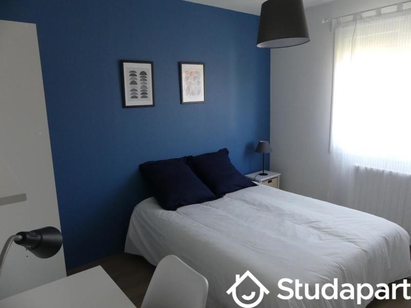 Chambre - 90 m² - 1 pièce