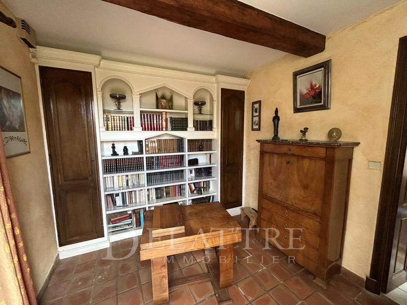 Villa - 136 m² - 10 pièces