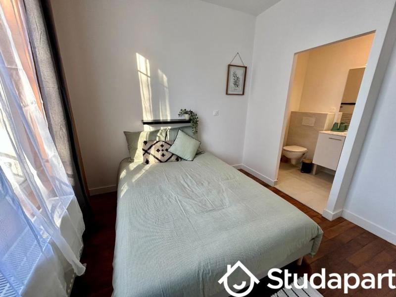 Chambre - 13 m² - 1 pièce