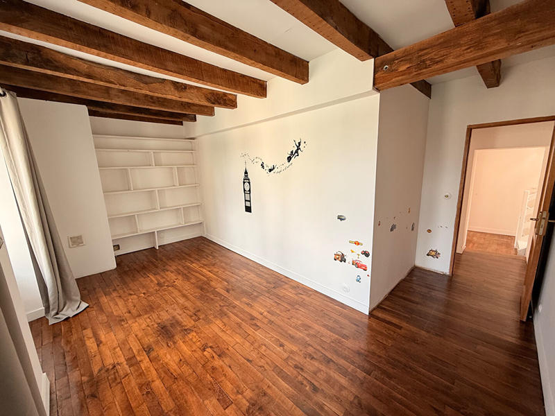 Maison - 216 m² - 9 pièces