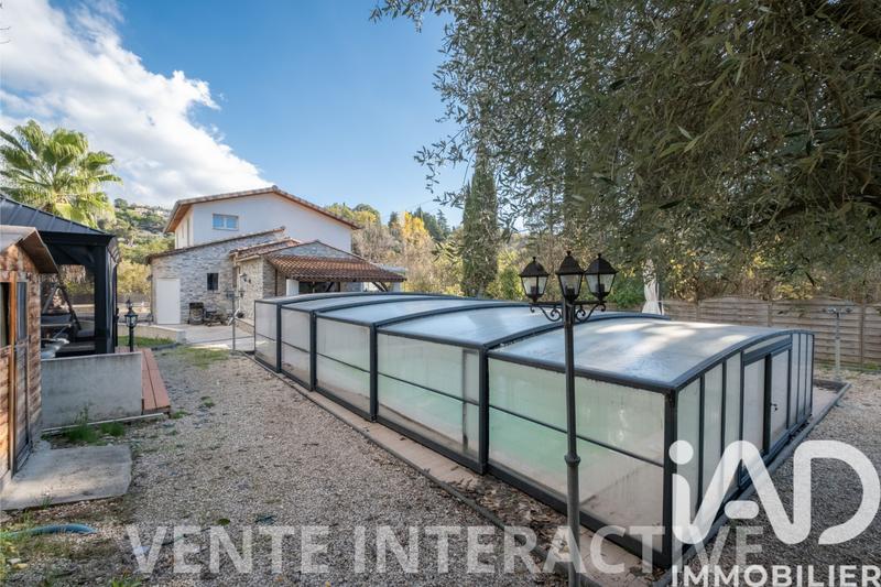 Maison - 224 m² - 9 pièces