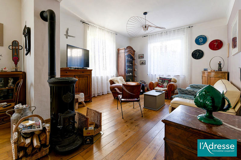 Maison - 223 m² - 7 pièces