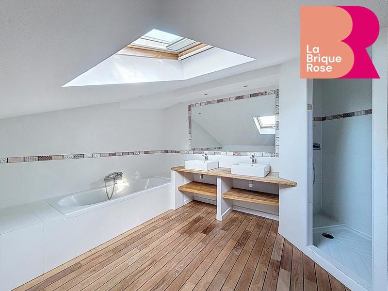 Maison - 180 m² - 8 pièces