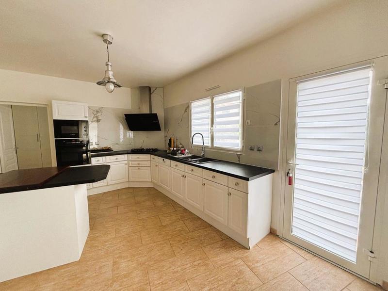 Maison - 254 m² - 6 pièces