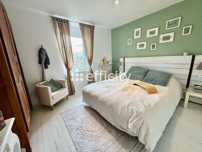 Maison - 250 m² - 8 pièces