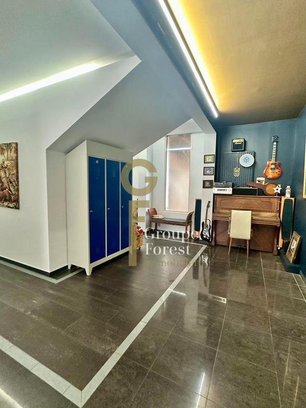 Maison - 394 m² - 9 pièces