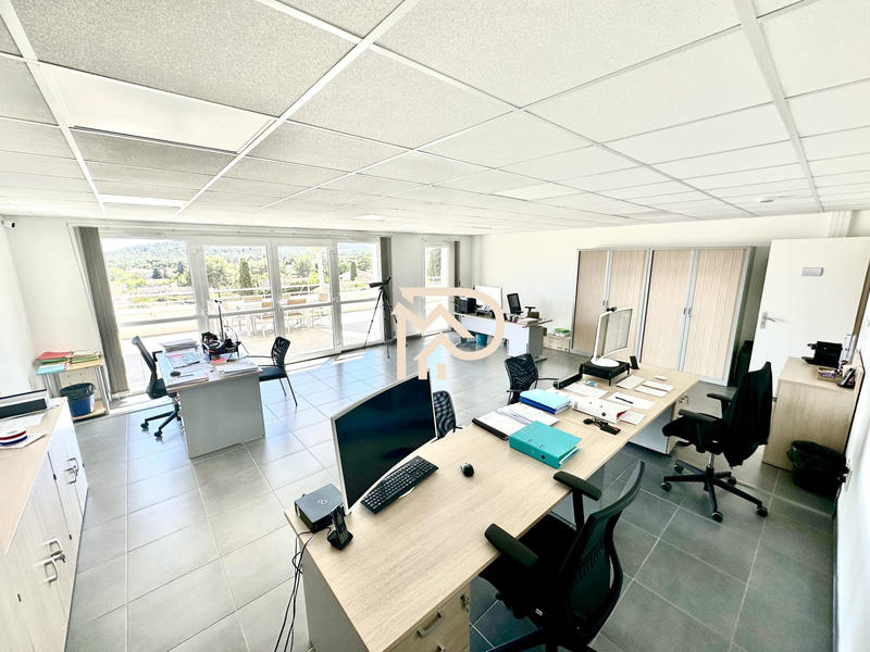 Local d'activités - 685 m²