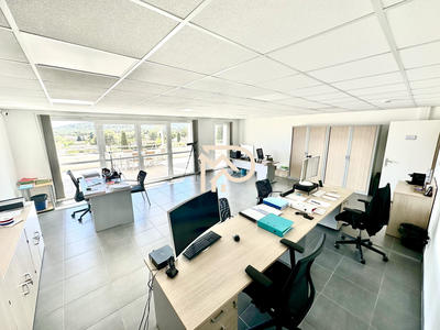 Local d'activités - 685 m²