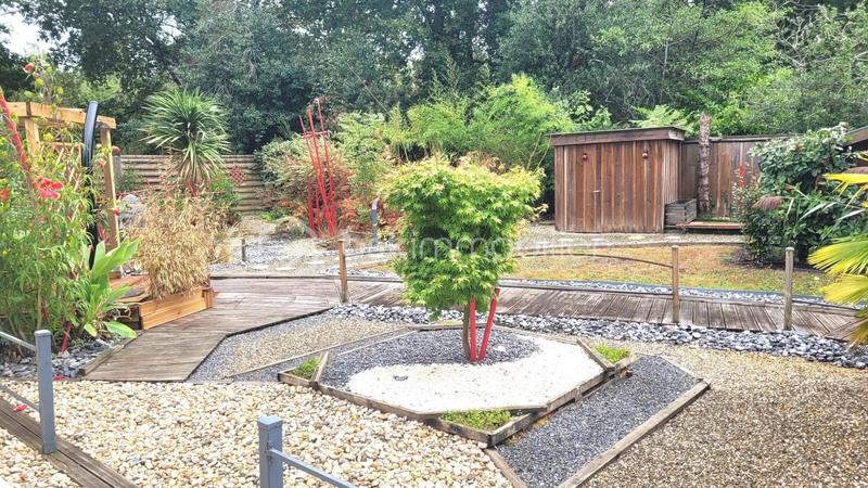 Maison - 239 m² - 8 pièces