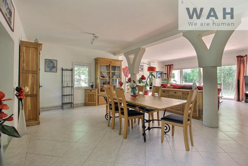 Villa - 272 m² - 6 pièces