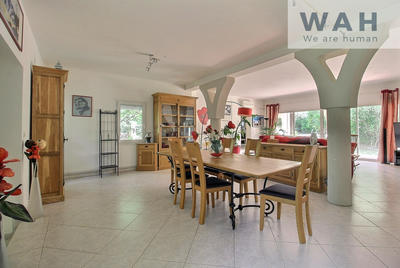 Villa - 272 m² - 6 pièces