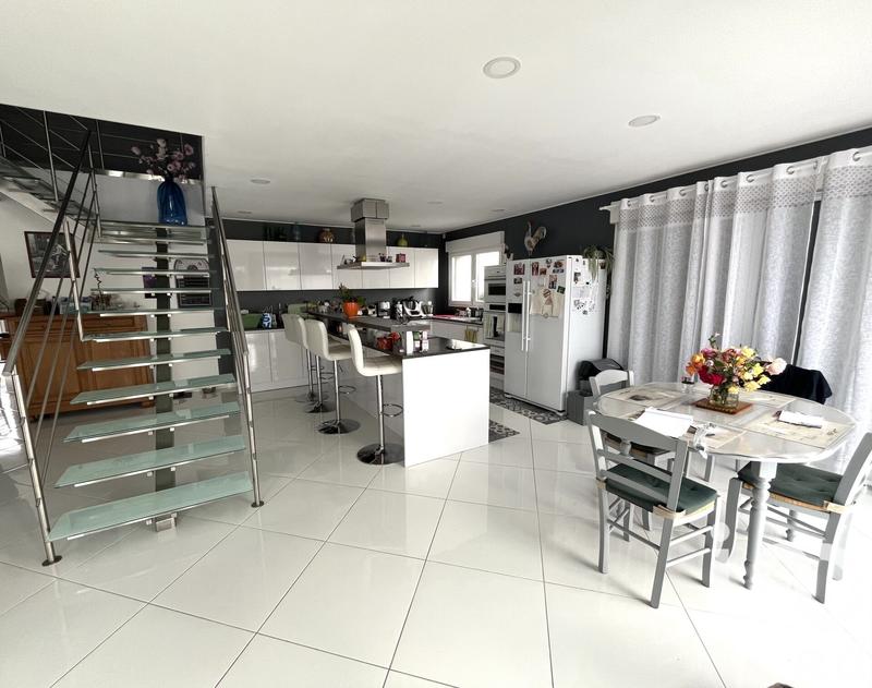 Maison - 205 m² - 5 pièces