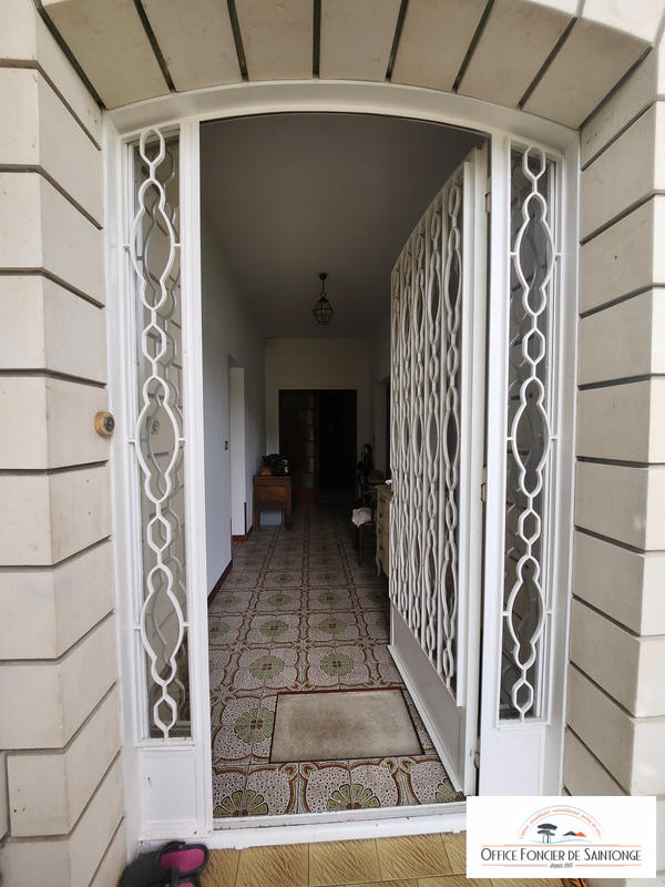 Maison traditionnelle - 185 m² - 8 pièces