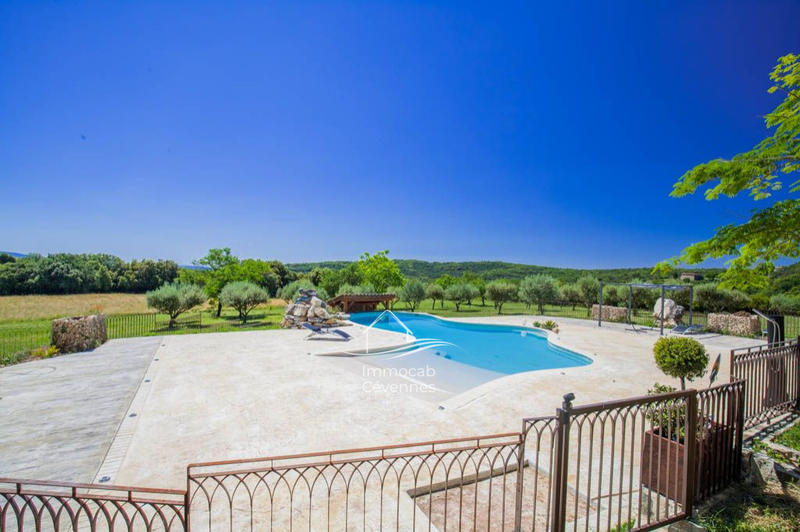 Mas - 740 m² - 10 pièces