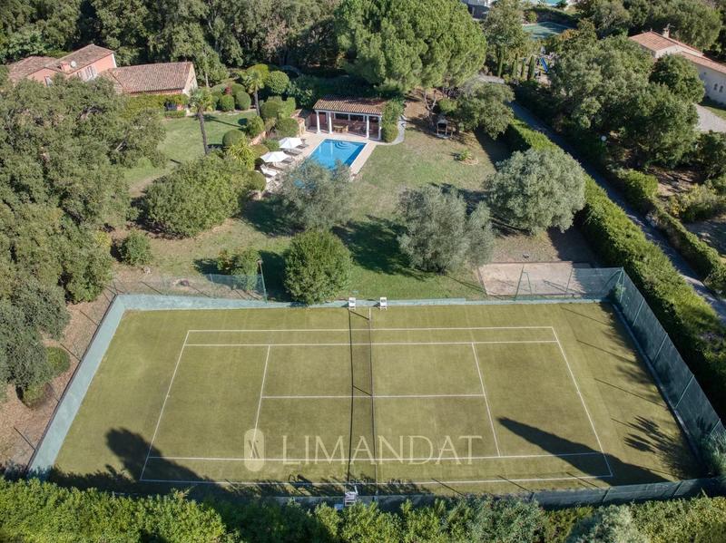 Villa - 237 m² - 8 pièces