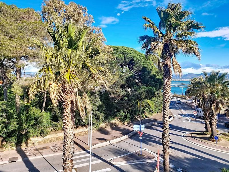 Appartement - 93 m² - 4 pièces