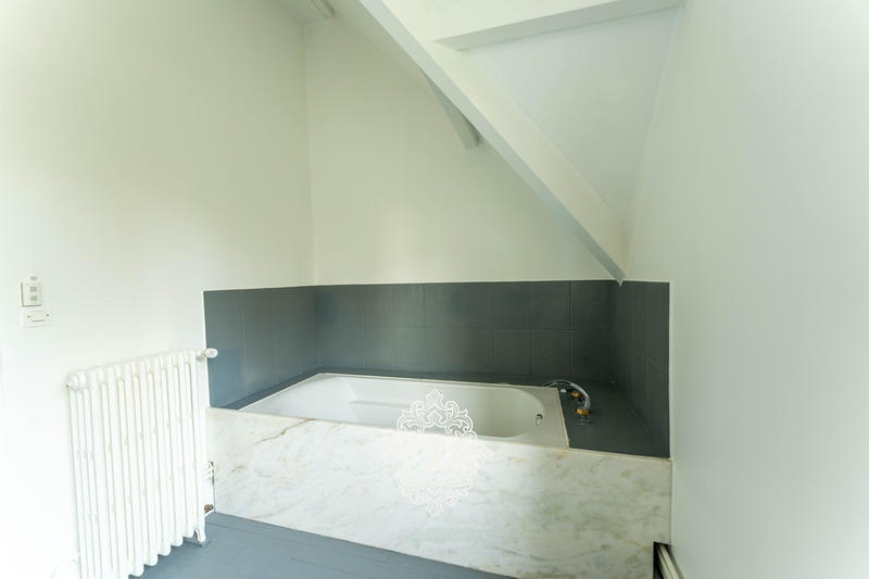 Maison - 195 m² - 7 pièces