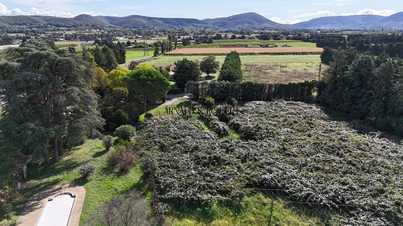 Bastide - 300 m² - 1 pièce