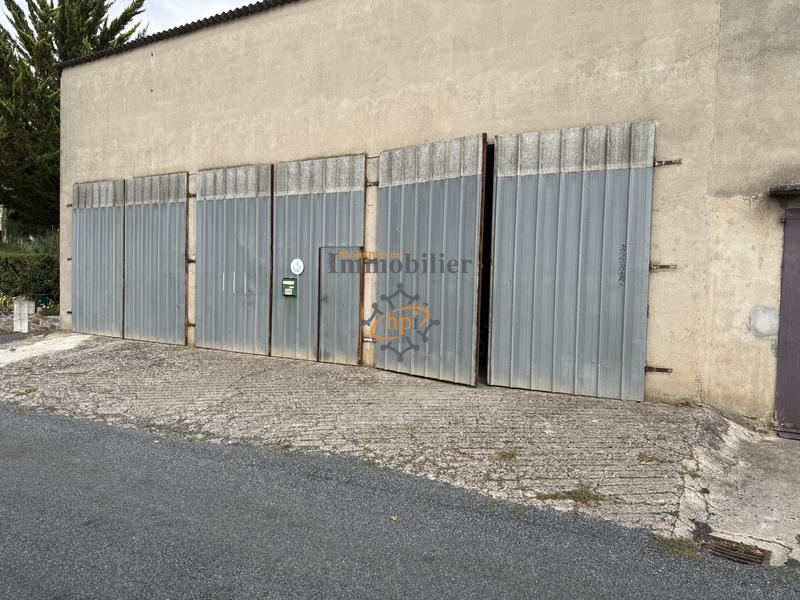 Parking / Garage - 220 m²