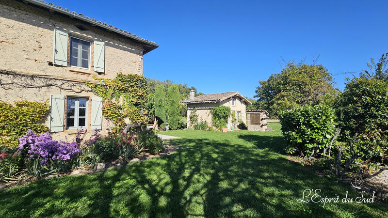 Maison - 298 m² - 10 pièces