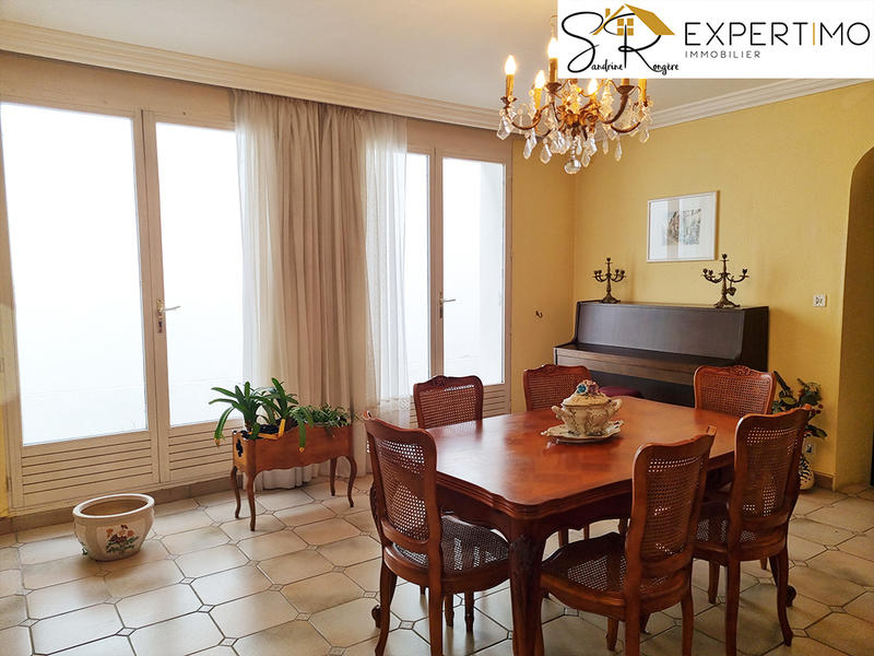 Maison - 228 m² - 9 pièces