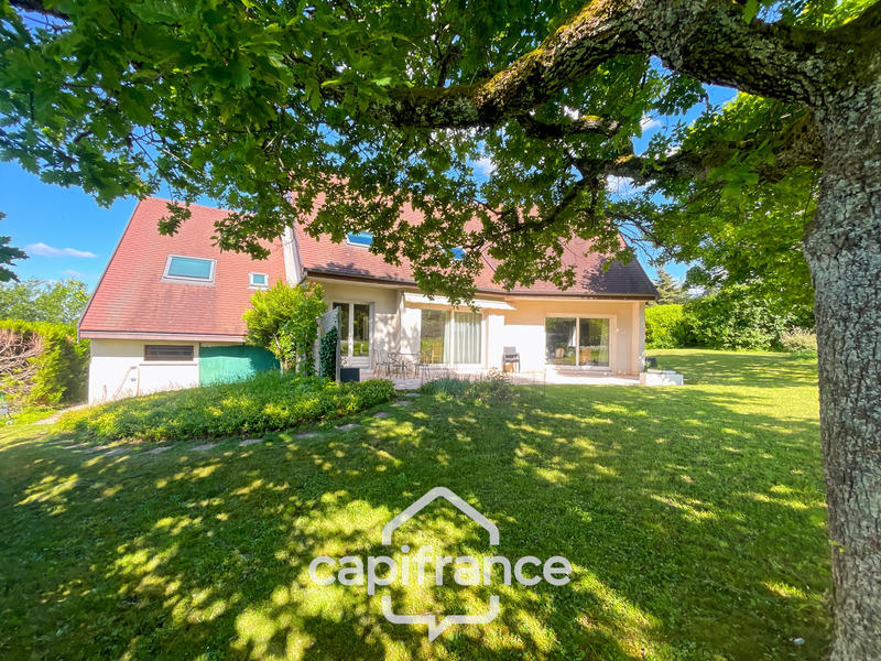 Propriété - 225 m² - 10 pièces