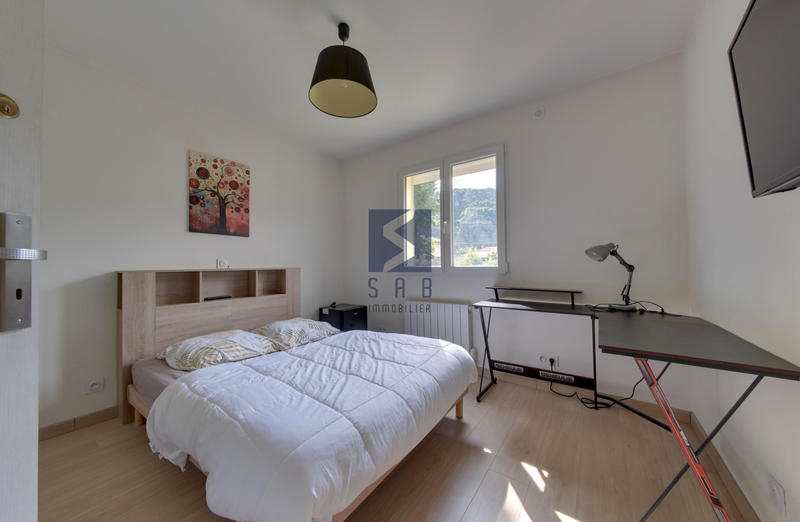 Maison - 175 m² - 9 pièces