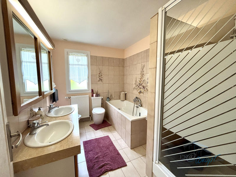 Maison - 252 m² - 8 pièces