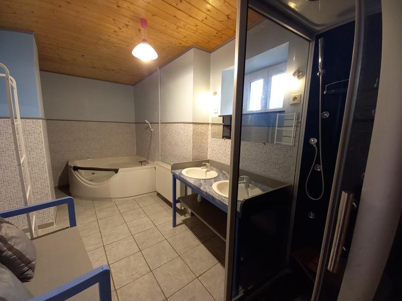 Maison traditionnelle - 215 m² - 8 pièces