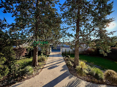 Maison - 275 m² - 8 pièces