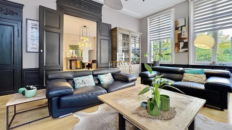 Maison - 250 m² - 8 pièces