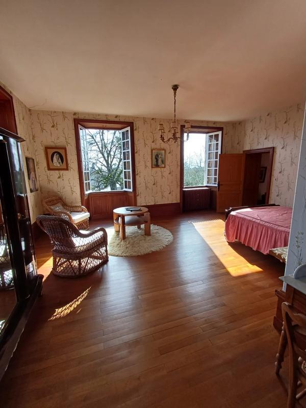 Maison - 211 m² - 8 pièces