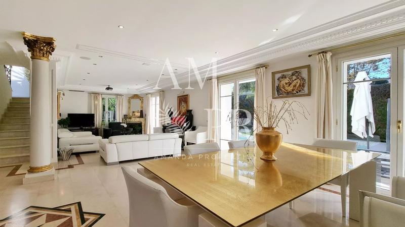 Villa - 350 m² - 8 pièces