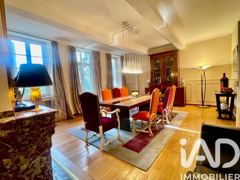 Maison - 411 m² - 11 pièces